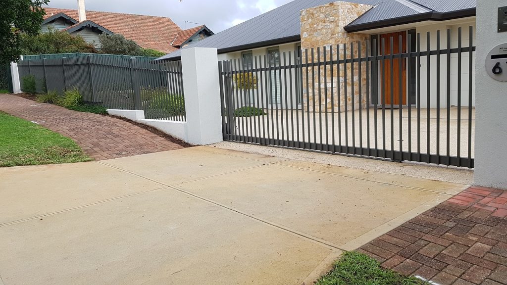 fencing contractor