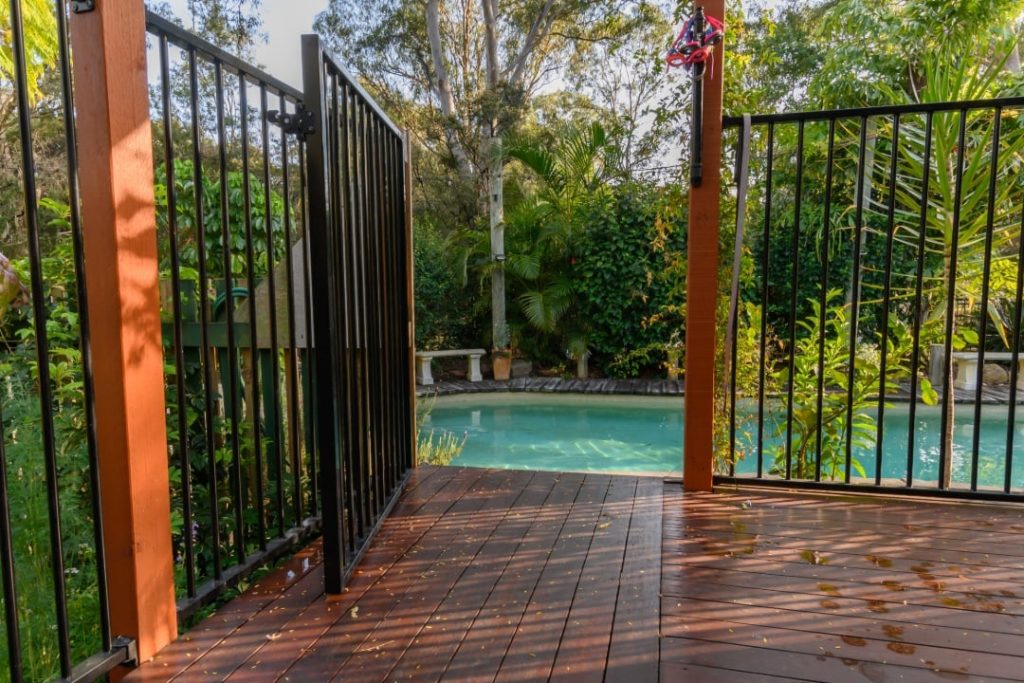 fencing contractor